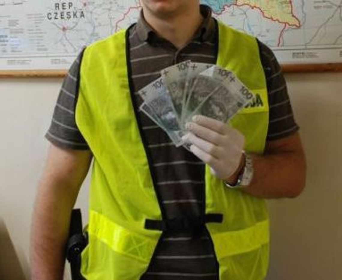 CHCIAŁ WPROWADZIĆ DO OBIEGU FAŁSZYWE BANKNOTY