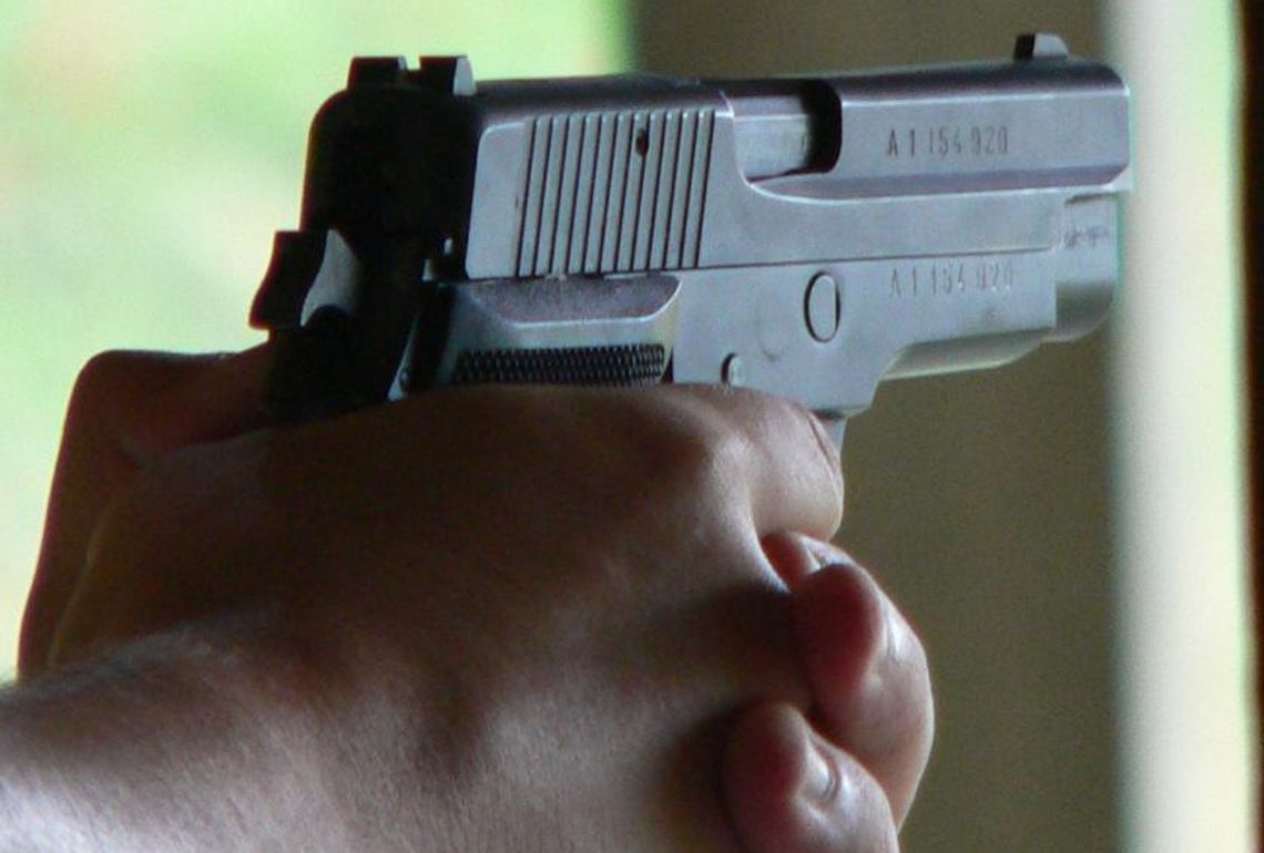 Chwile grozy w Rakowcu. Celował z broni do świadka włamania?