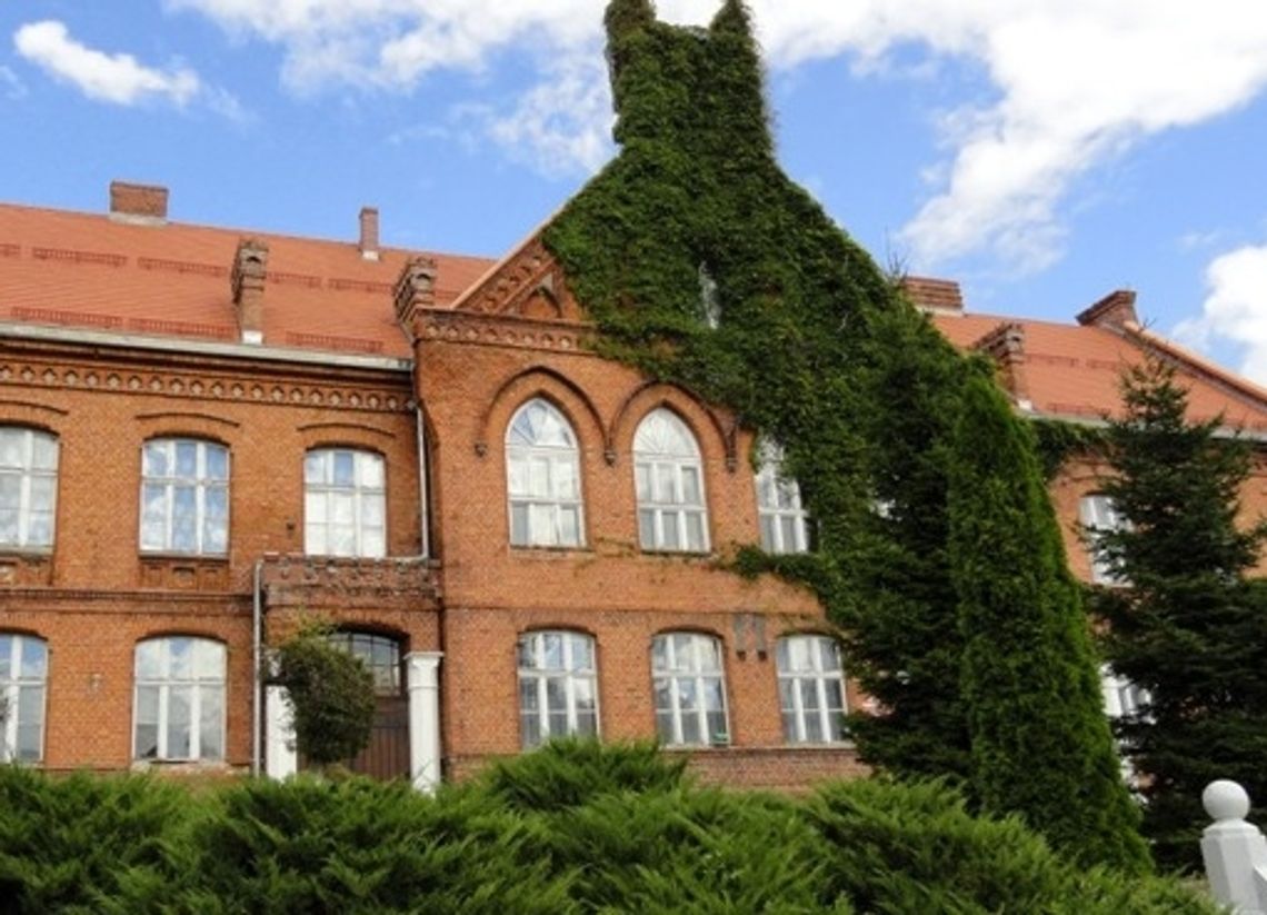 Co dalej ze szkołą? Radni boją się o zdrowie uczniów Co dalej ze szkołą? Radni boją się o zdrowie uczniów