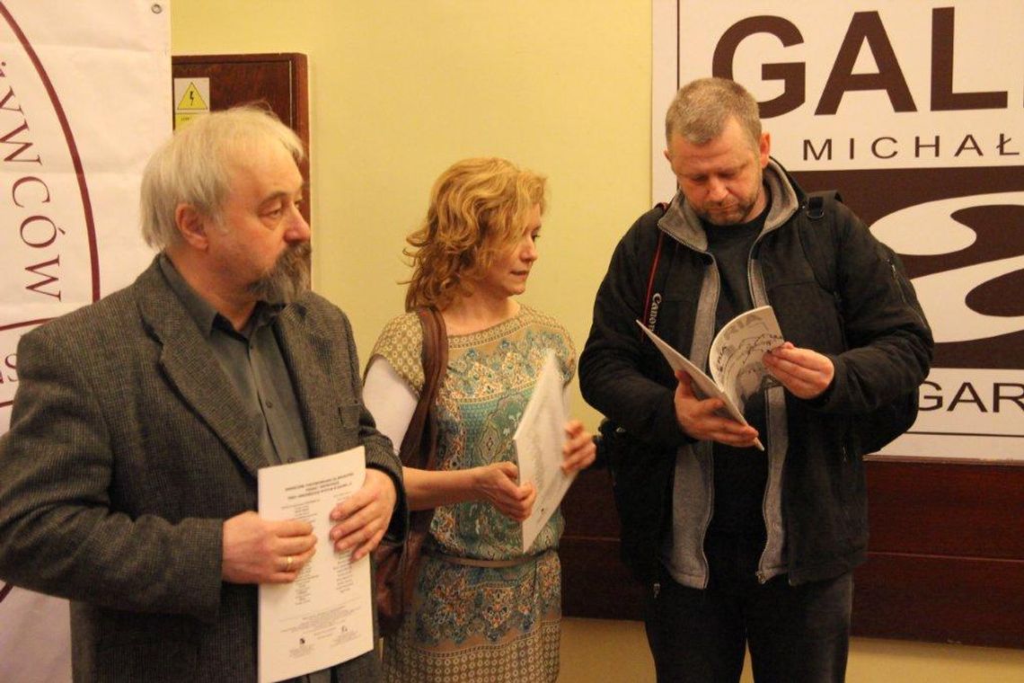 Cudownych wad i muśnięć czar - bursztynowa fotografia w galerii 