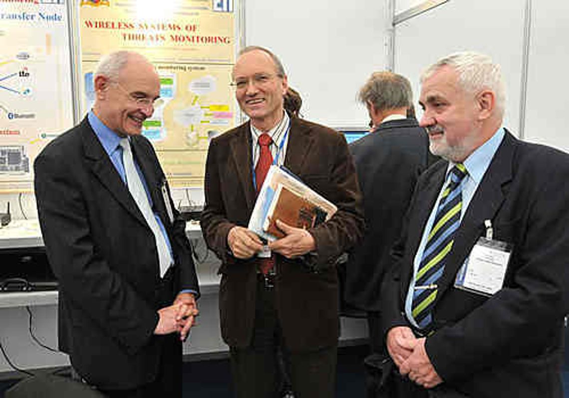 Cyber-oko czy fotobioreaktor? Wynalazek roku 2013 Cyber-oko czy fotobioreaktor? Wynalazek roku 2013