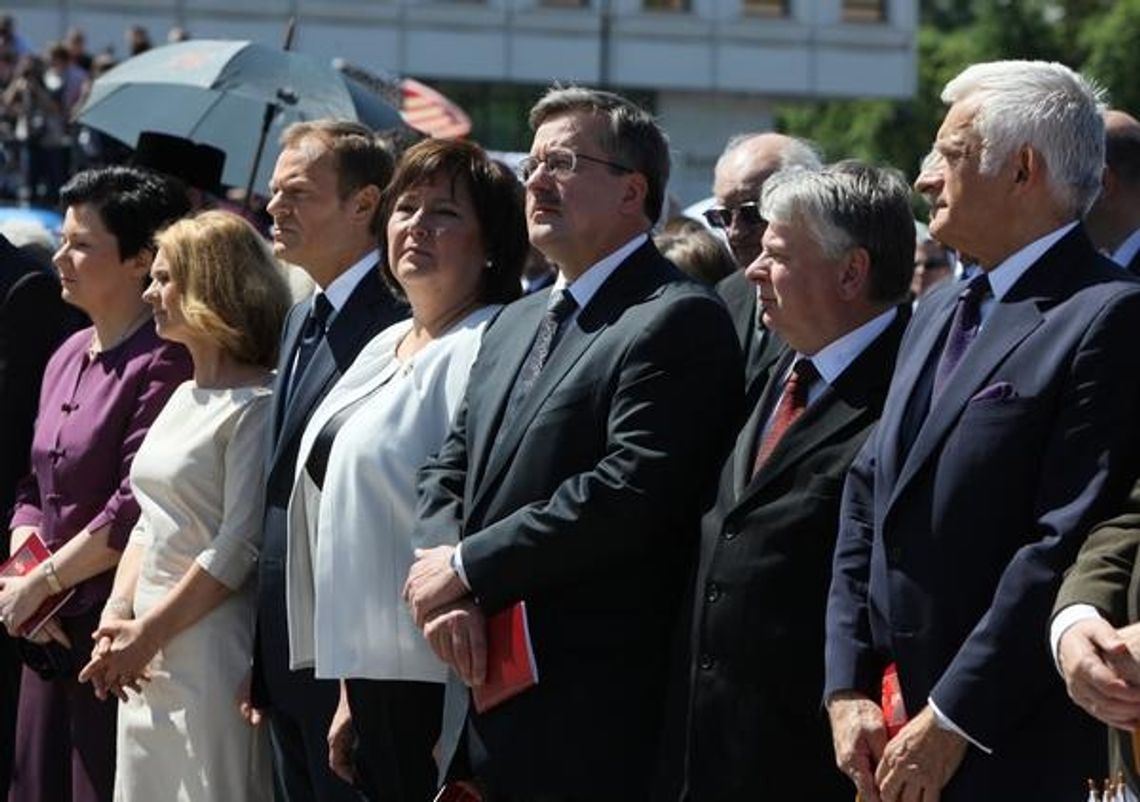 Czarzasty o Komorowskim: Zanim żona mu kapcie przyniesie, jajecznicę zrobi... Czarzasty o Komorowskim: Zanim żona mu kapcie przyniesie, jajecznicę zrobi...