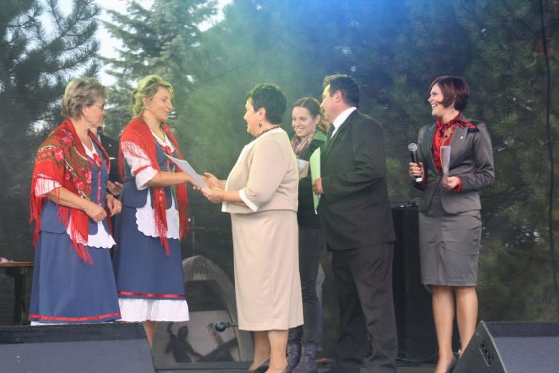 Czerwone Gitary, strongmani i wieńce. Świetna zabawa podczas powiatowych dożynek w Piasecznie Czerwone Gitary, strongmani i wieńce. Świetna zabawa podczas powiatowych dożynek w Piasecznie