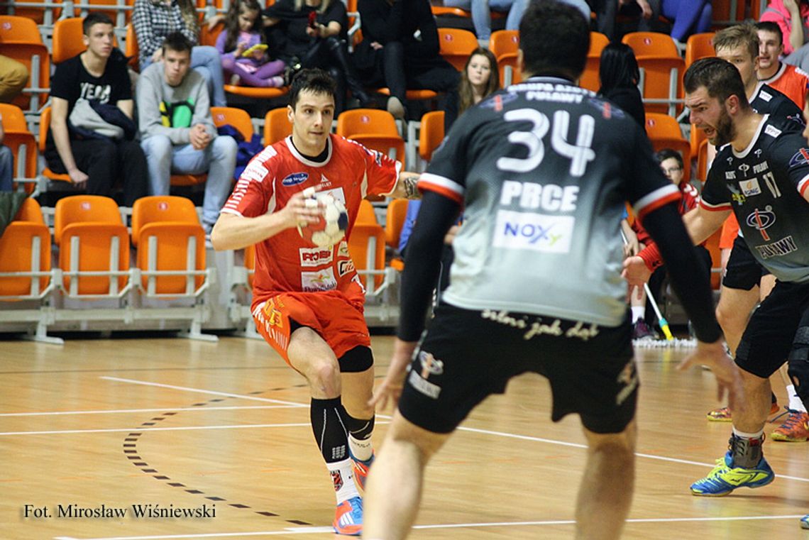 Czerwono-czarni przegrywają w Puławach Czerwono-czarni przegrywają w Puławach