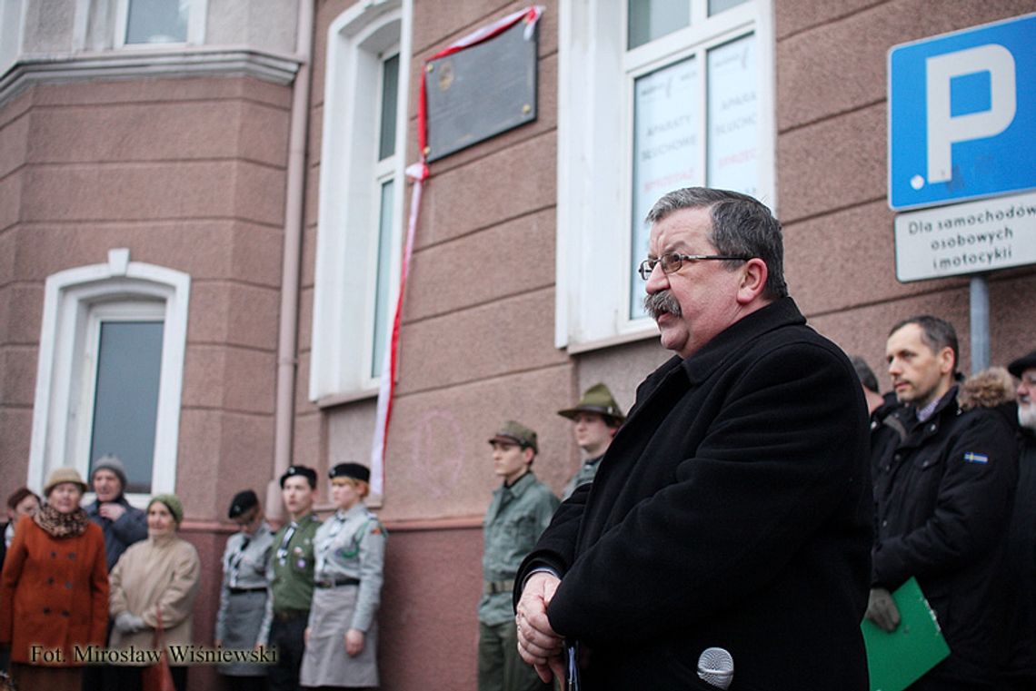 Cześć i chwała bohaterom Cześć i chwała bohaterom