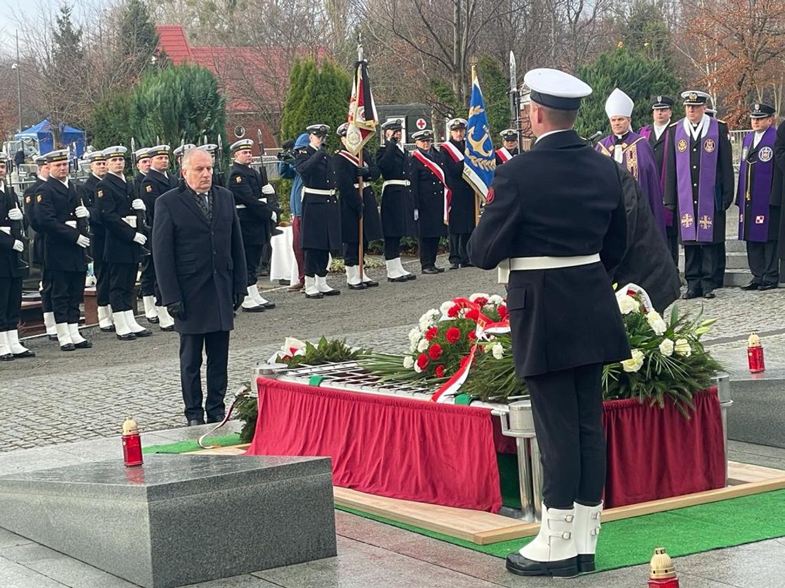 Cześć i Chwała Bohaterskim Marynarzom! Ofiary terroru komunistycznego spoczęli w Kwaterze Pamięci na Cmentarzu Marynarki Wojennej