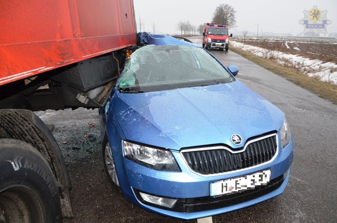 Cztery osoby ranne po zderzeniu Skody z Tirem Cztery osoby ranne po zderzeniu Skody z Tirem