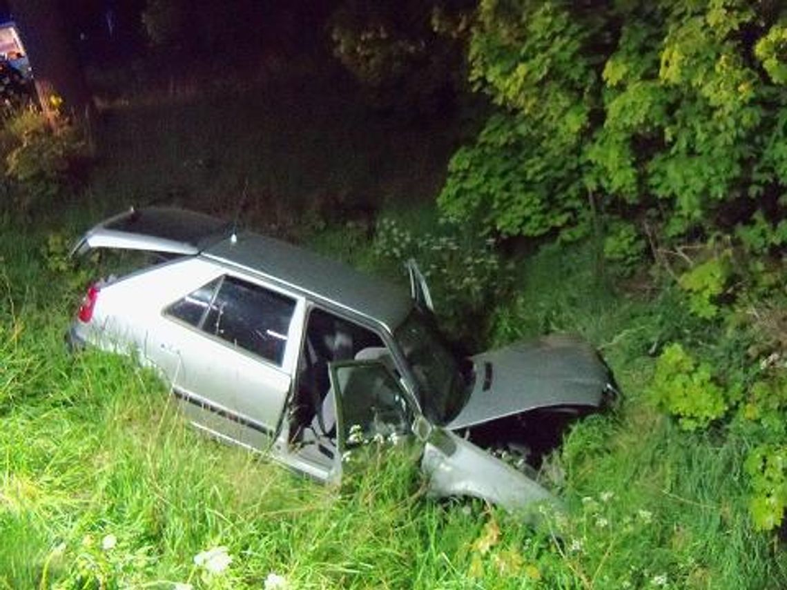 Cztery osoby trafiły do szpitala. Groźny wypadek drogowy na drodze wojewódzkiej numer 214 Cztery osoby trafiły do szpitala. Groźny wypadek drogowy na drodze wojewódzkiej numer 214