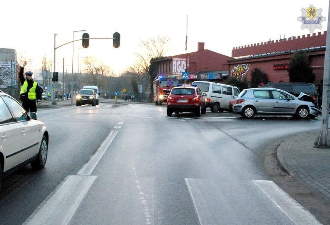 Cztery pojazdy zderzyły się podczas porannego wypadku