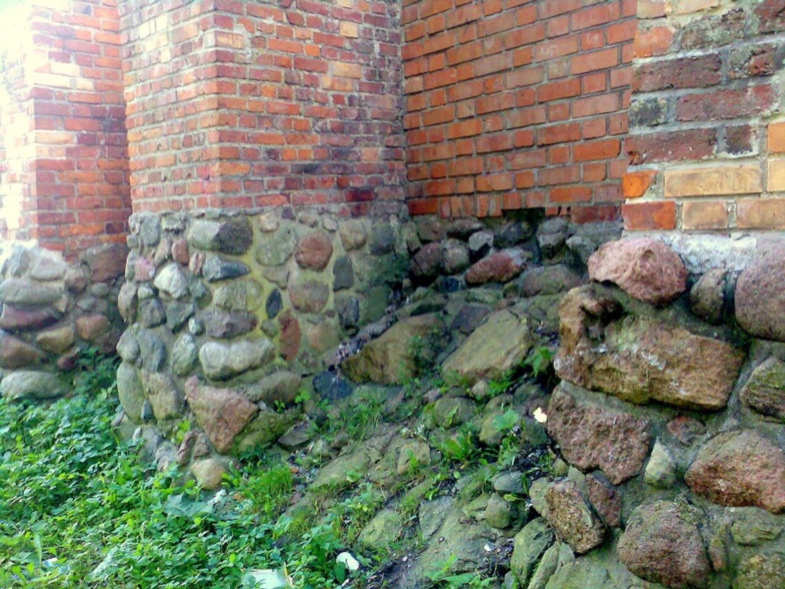 Czy obronne mury obronią się. Zburzyć czy rewitalizować? Czy obronne mury obronią się. Zburzyć czy rewitalizować?