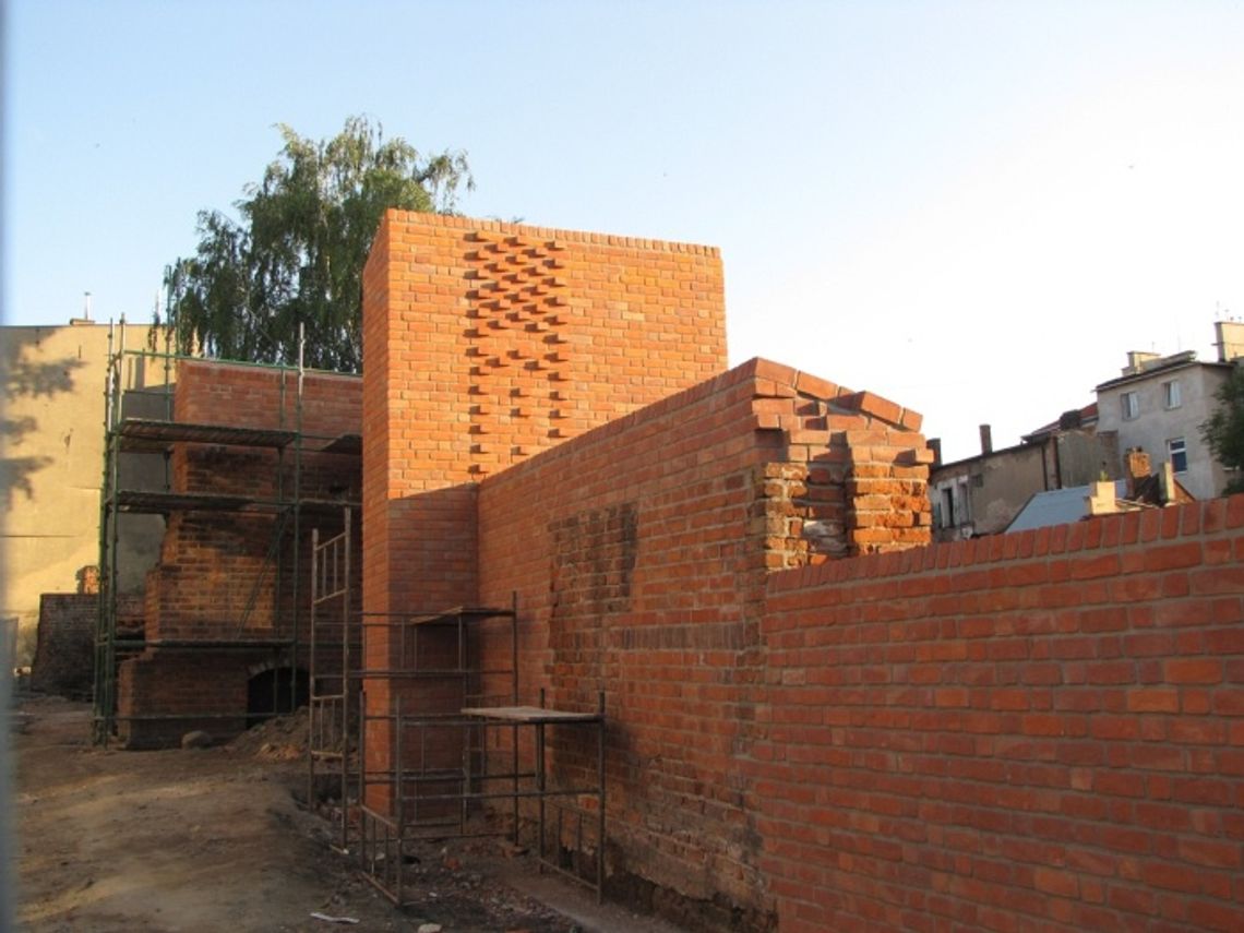 Czy rekonstrukcja murów obronnych przebiega zgodnie ze sztuką konserwatorską? Czy rekonstrukcja murów obronnych przebiega zgodnie ze sztuką konserwatorską?