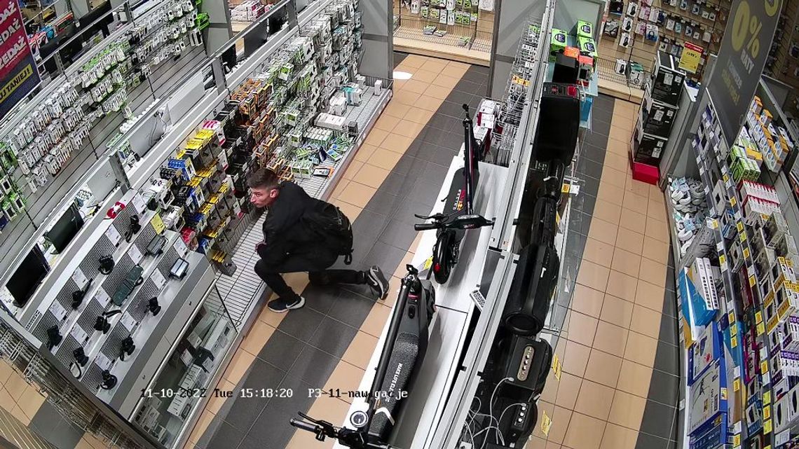 Czy rozpoznajesz tego mężczyznę? Policja apeluje o pomoc w ustaleniu danych podejrzanego o kradzież Czy rozpoznajesz tego mężczyznę? Policja apeluje o pomoc w ustaleniu danych podejrzanego o kradzież
