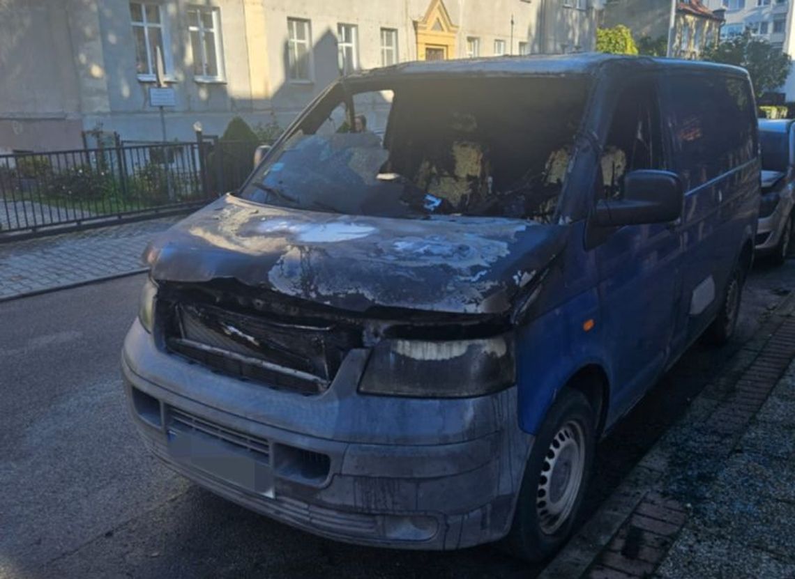 Czy w nocy doszło do podpalenia trzech samochodów?