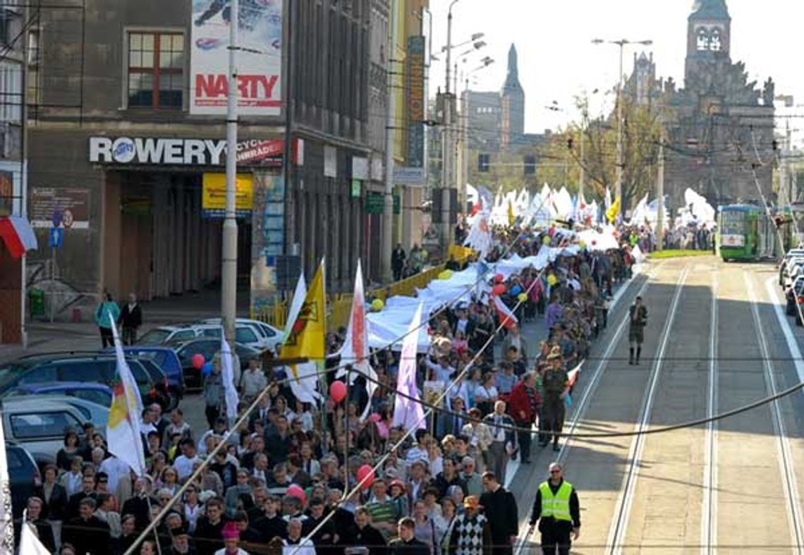 Czy w Polsce trzeba bronić małżeństwa i rodziny? Czy w Polsce trzeba bronić małżeństwa i rodziny?