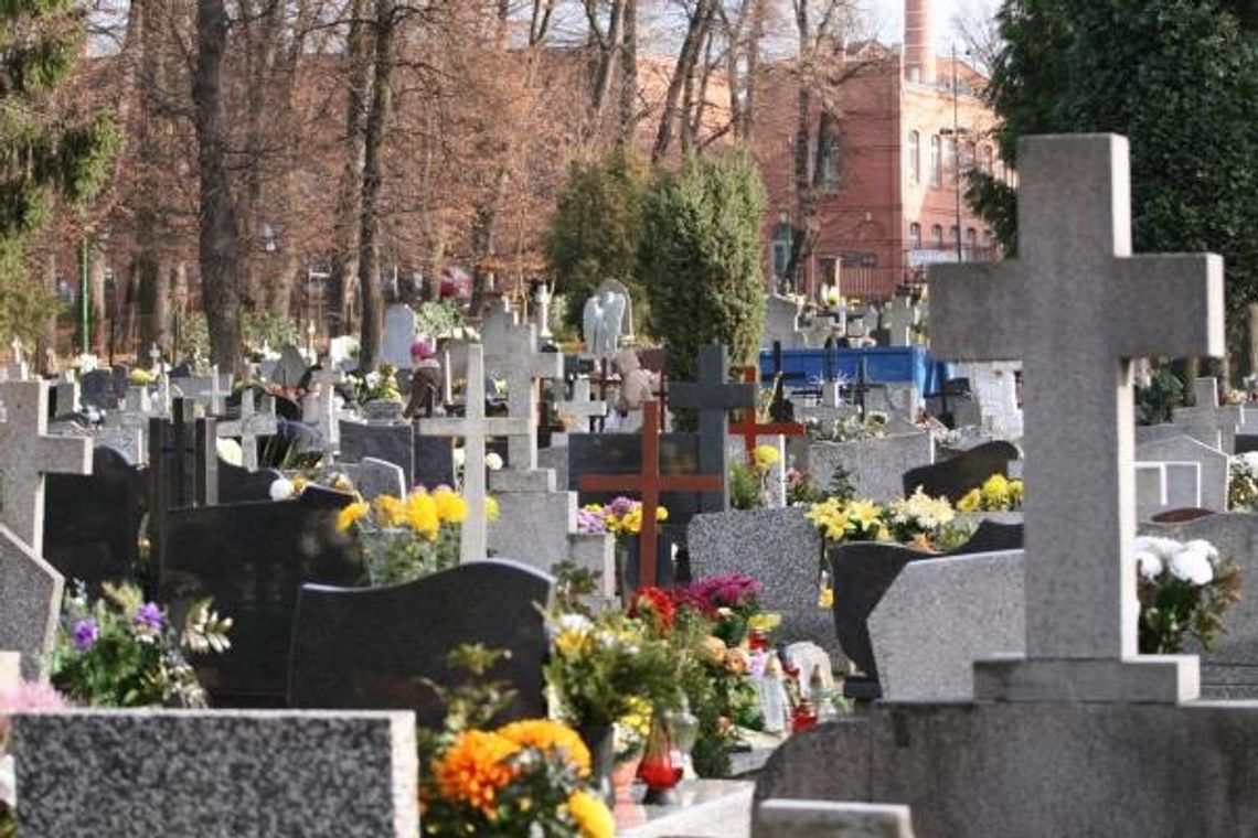 Czy zmarli potrzebują światła? Czy zmarli potrzebują światła?