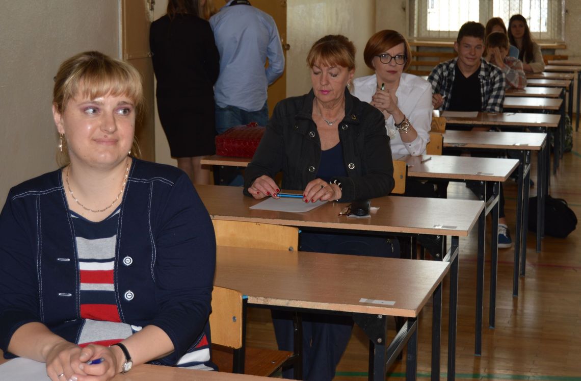 CzyCHały pÓłapki... Wielkie Dyktando w Gimnazjum nr 2! CzyCHały pÓłapki... Wielkie Dyktando w Gimnazjum nr 2!