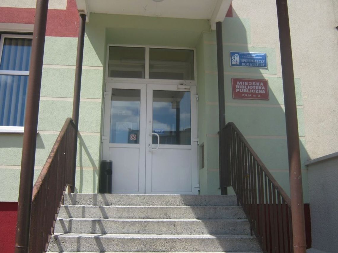 Czytelnicy pocałują klamkę Czytelnicy pocałują klamkę