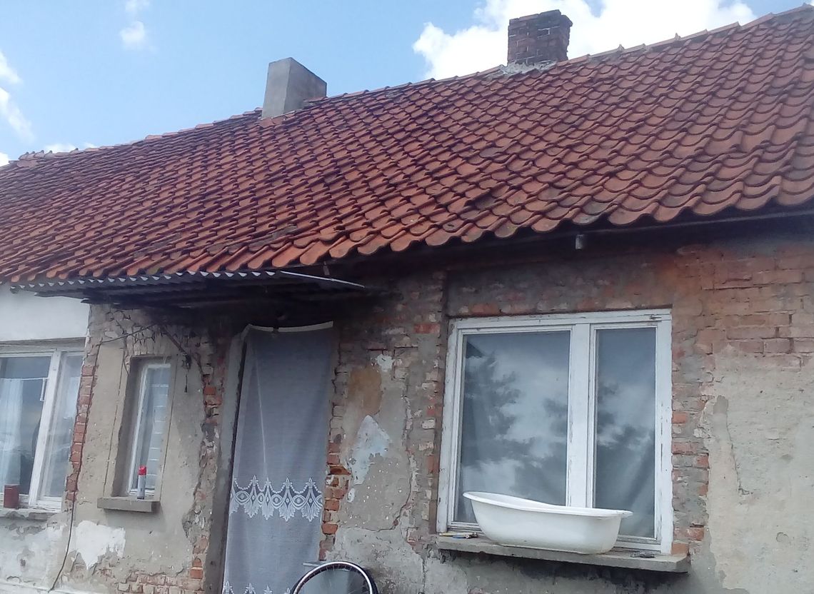 Dach nie wytrzyma kolejnej zimy! Apel o pomoc dla rodziny Laskowskich Dach nie wytrzyma kolejnej zimy! Apel o pomoc dla rodziny Laskowskich