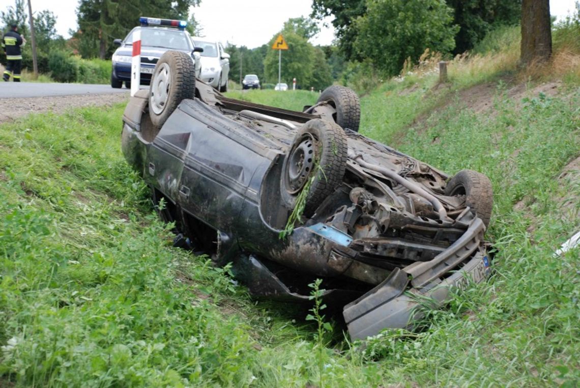 Dachowanie na prostym odcinku drogi Dachowanie na prostym odcinku drogi