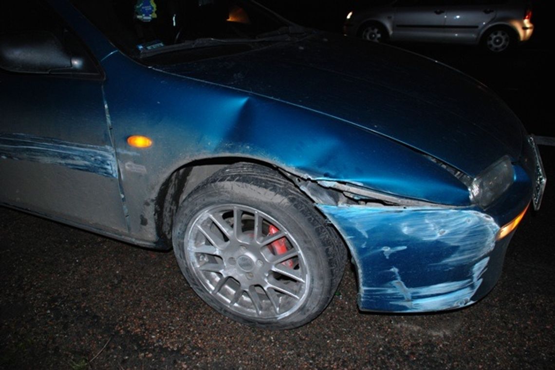 Dachowanie po niestrożnym wyprzedzania. Trzy osoby ranne Dachowanie po niestrożnym wyprzedzania. Trzy osoby ranne