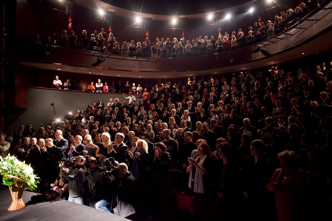 „Danuta W.”  na scenie. Janda z łezką pod publiczkę. Ani teatr ani życie, jednak trzeba przyjść