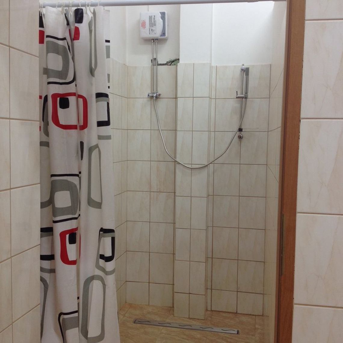 Darmowy prysznic. Mogą z niego korzystać osoby posiadające złe warunki sanitarne Darmowy prysznic. Mogą z niego korzystać osoby posiadające złe warunki sanitarne