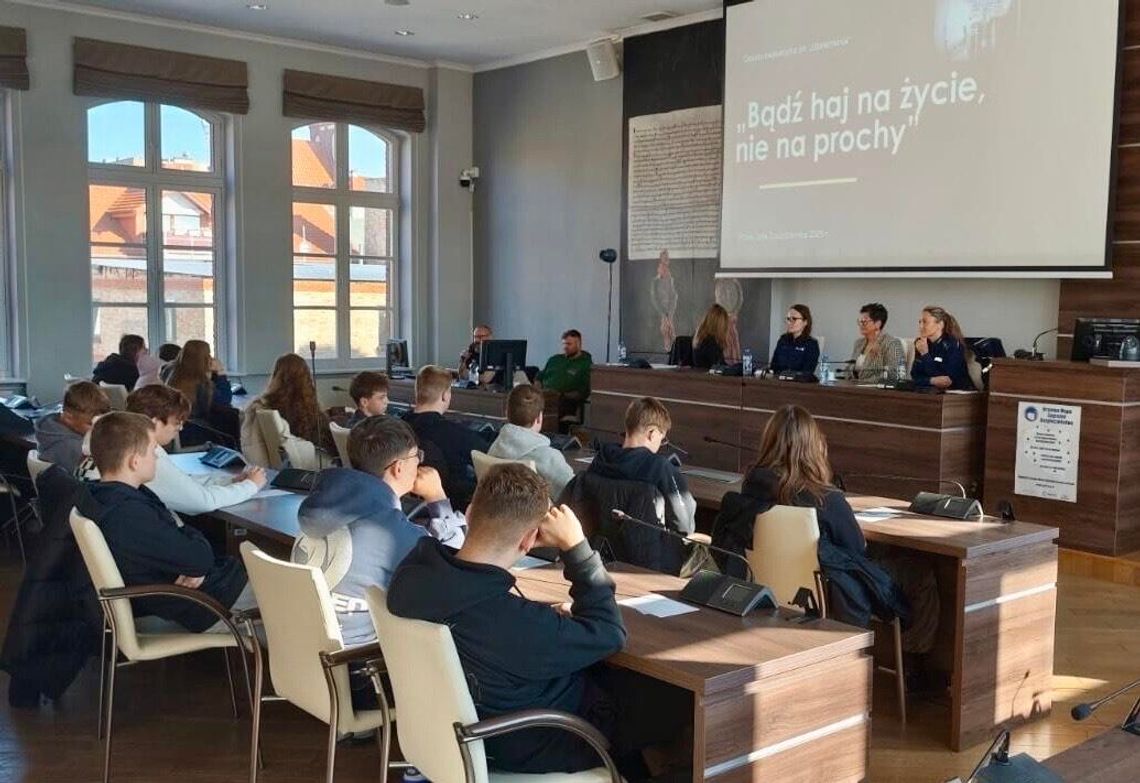 Debata w Tczewie o uzależnieniach: wspólnota, doświadczenie i edukacja Debata w Tczewie o uzależnieniach: wspólnota, doświadczenie i edukacja