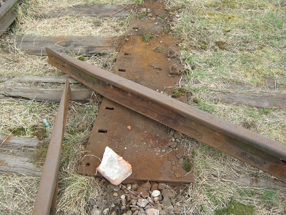 Demontaż torów – urobek na złomowisko