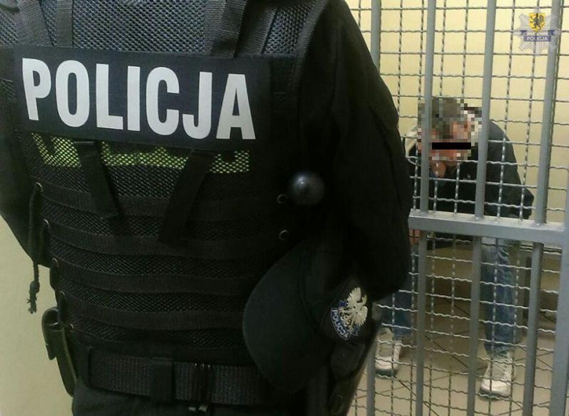 Dla trzech butelek alkoholu zaatakował ekspedientkę Dla trzech butelek alkoholu zaatakował ekspedientkę