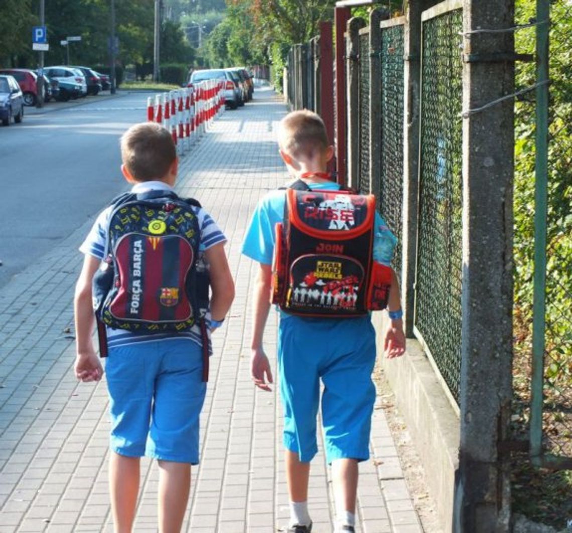 Dlaczego 6-latki muszą wstawać do szkoły o godz. 6? Dlaczego 6-latki muszą wstawać do szkoły o godz. 6?