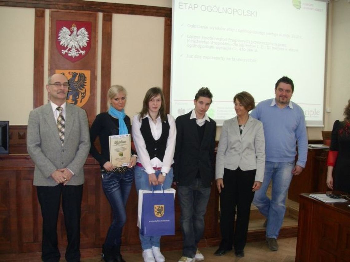 Docenieni za prace o azbeście - sukces gimnazjum Docenieni za prace o azbeście - sukces gimnazjum