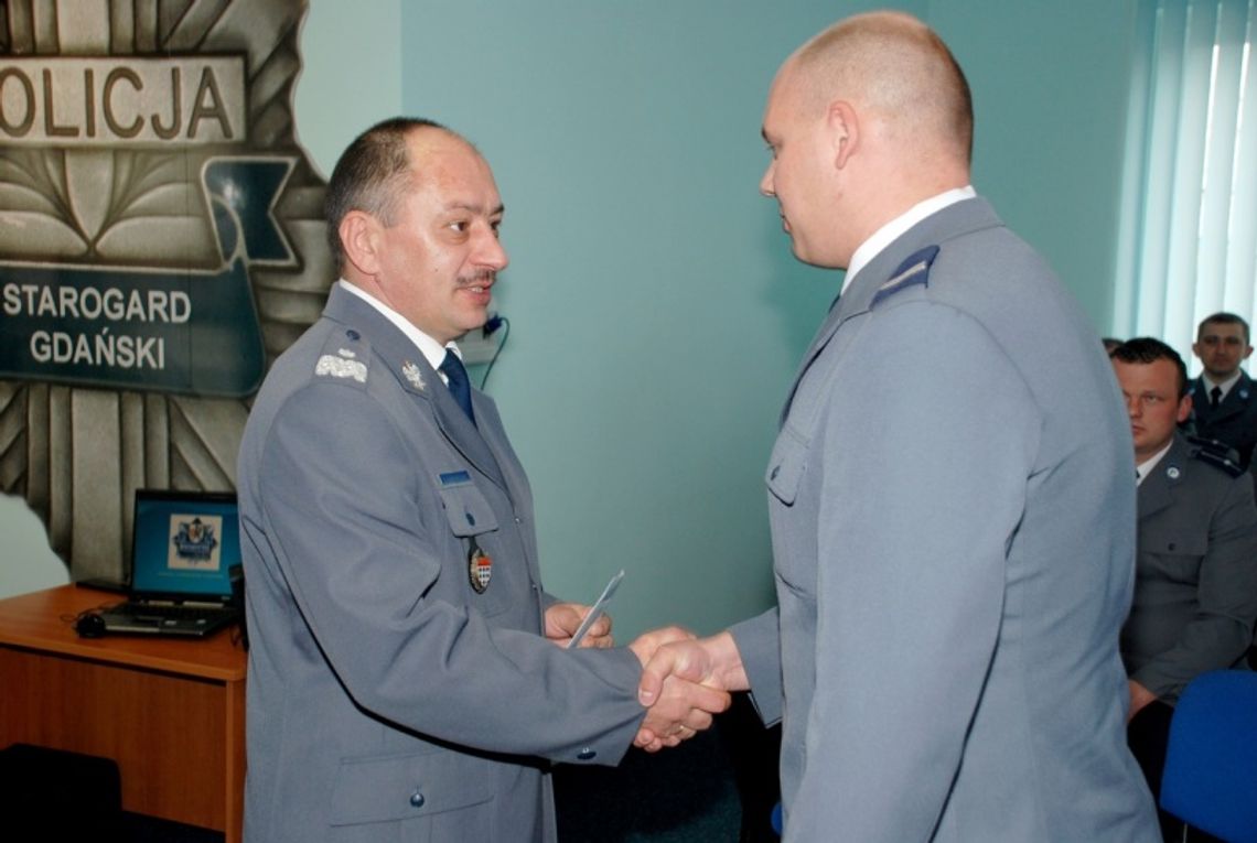 Dodatkowe etaty dla policji i premie komendanta Dodatkowe etaty dla policji i premie komendanta