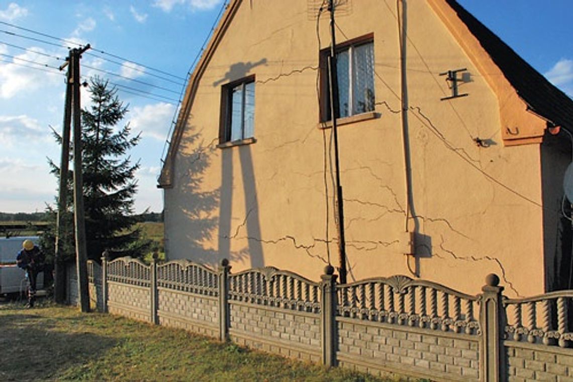 Dom popękał i groził zawaleniem Dom popękał i groził zawaleniem