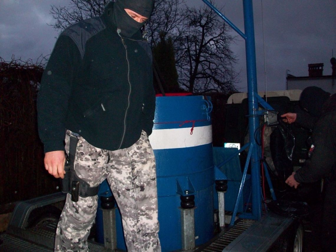 Domorosły petardzista. Bomby własnej produkcji testował w żwirowni Domorosły petardzista. Bomby własnej produkcji testował w żwirowni