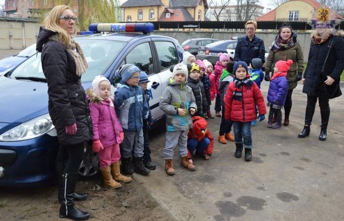 Domowe Przedszkole z wizytą w Komendzie