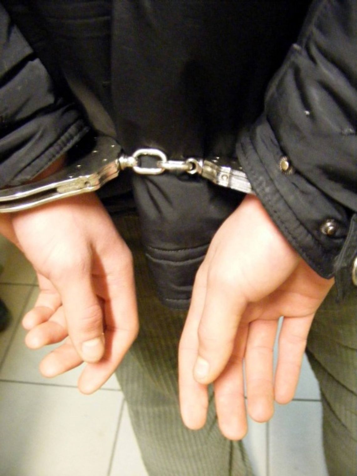 Domowy arsenał broni. Na aukcji sprzedał granat... Domowy arsenał broni. Na aukcji sprzedał granat...