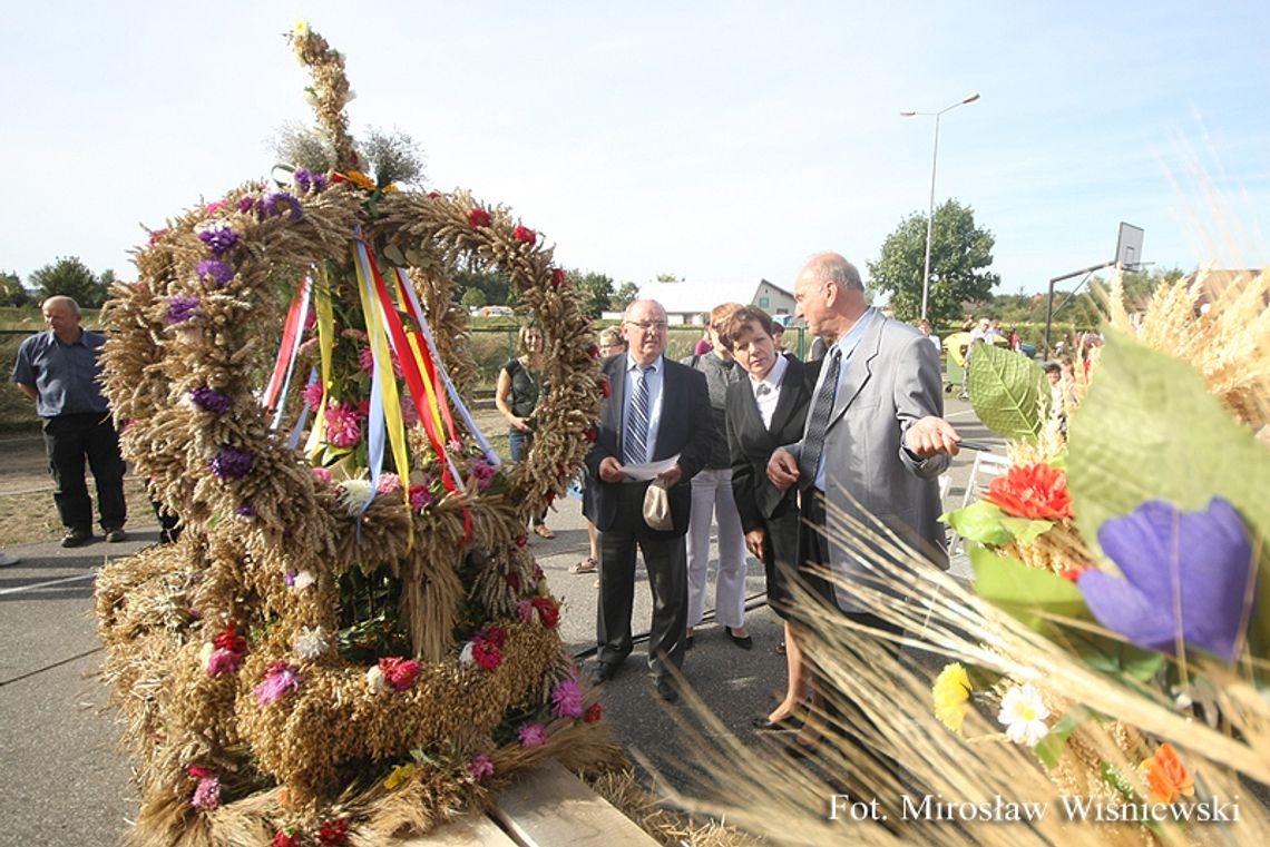 Dożynkowe świętowanie w Sadlinkach Dożynkowe świętowanie w Sadlinkach