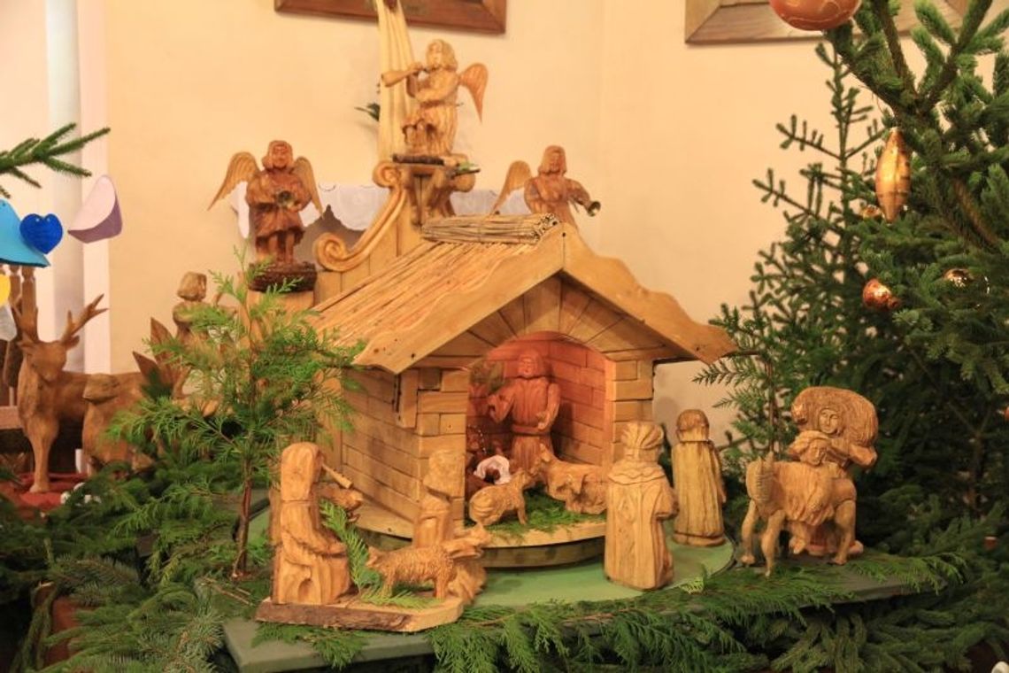 Drewniana szopka bożonarodzeniowa w parafii Najświętszego Serca Pana Jezusa Drewniana szopka bożonarodzeniowa w parafii Najświętszego Serca Pana Jezusa