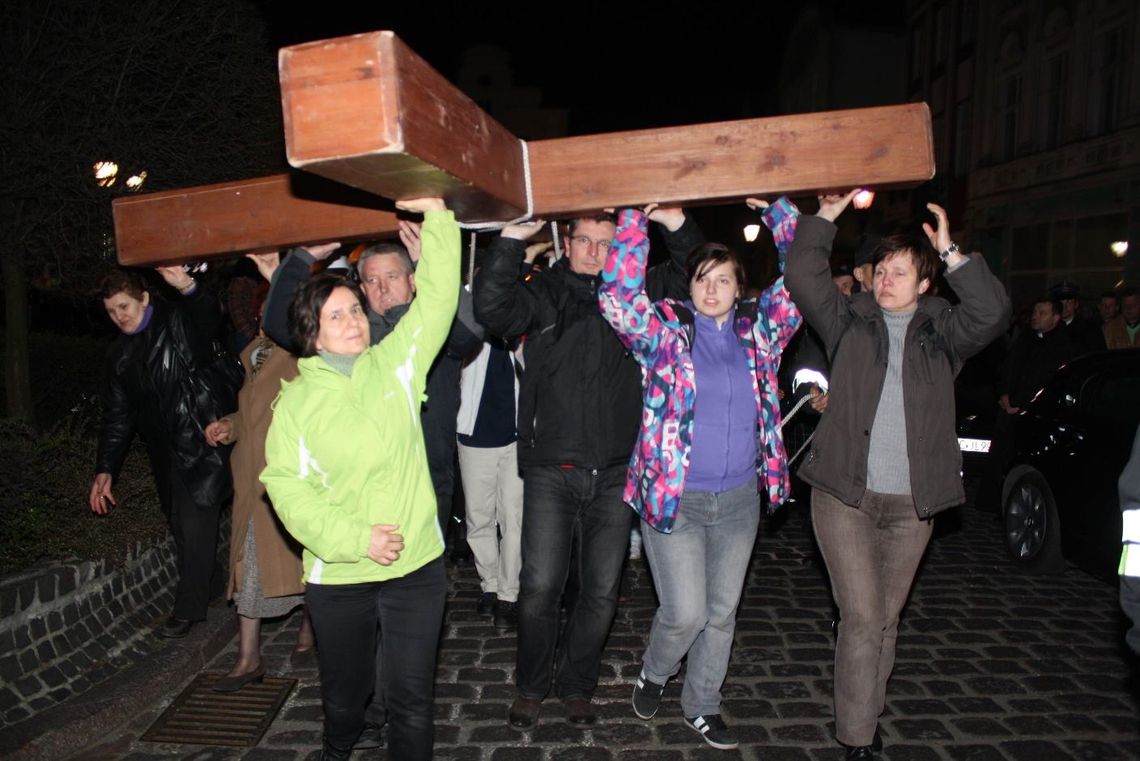 Droga krzyżowa ulicami Starówki (ZDJĘCIA)