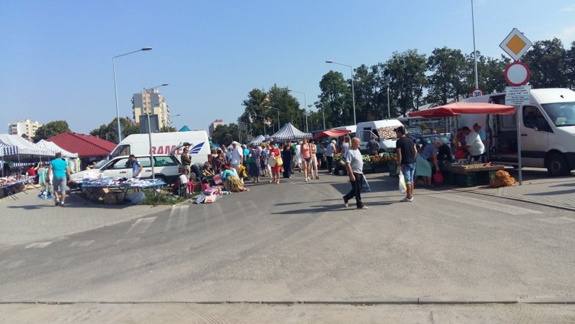 Droga na targowisku powinna być zamknięta?