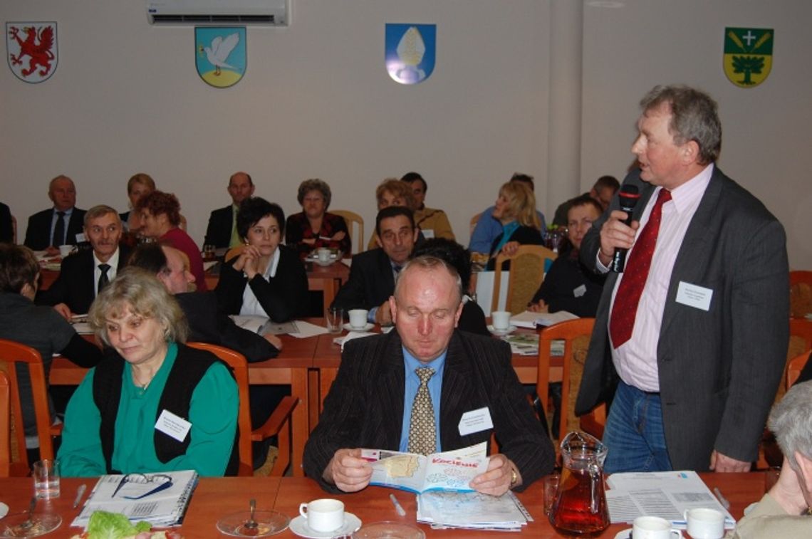 Drogi, przepusty wodne i... śmieci. 57 sołtysów spotkało się ze starostą tczewskim Drogi, przepusty wodne i... śmieci. 57 sołtysów spotkało się ze starostą tczewskim