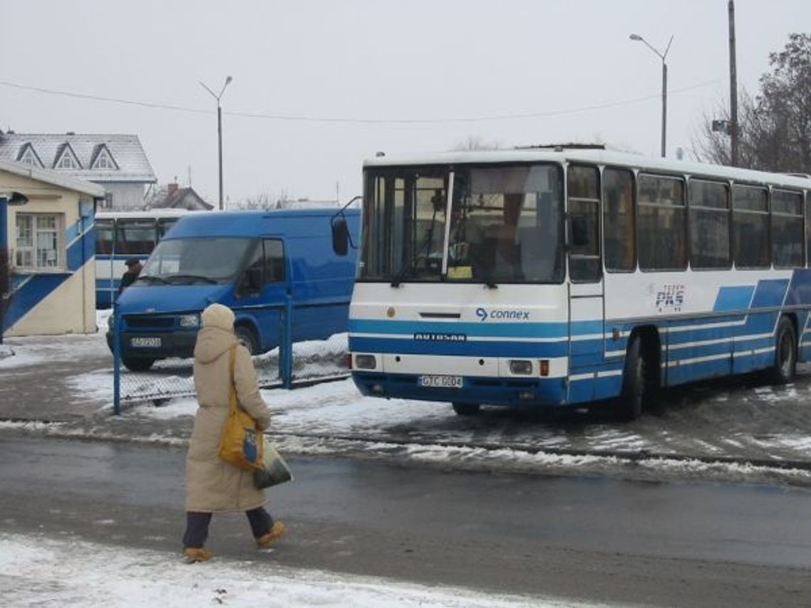Drogowcy dmuchają na zimne. Tony soli i piasku Drogowcy dmuchają na zimne. Tony soli i piasku