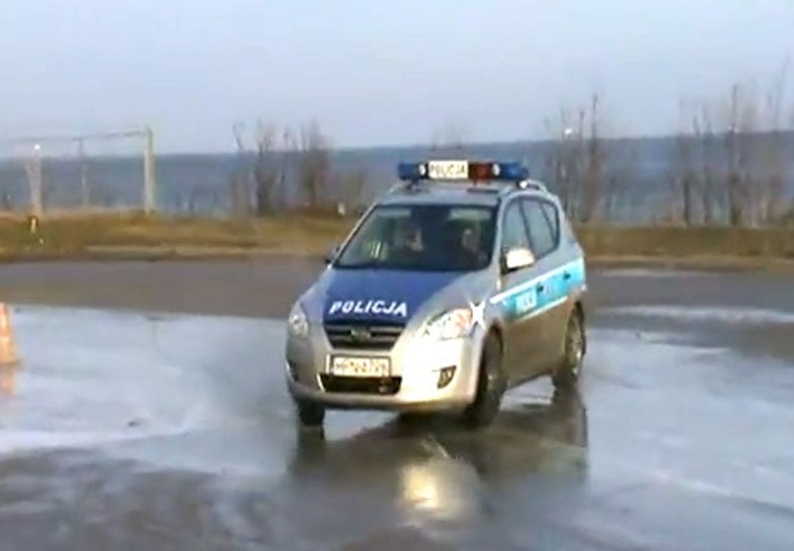 Drogówka ćwiczy pod okiem kierowców rajdowych 