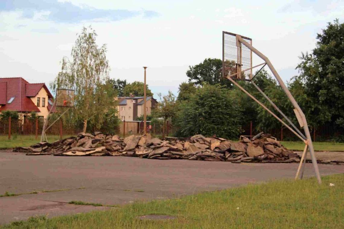 Drugie boisko ze sztuczną nawierzchnią przy ZS nr 4