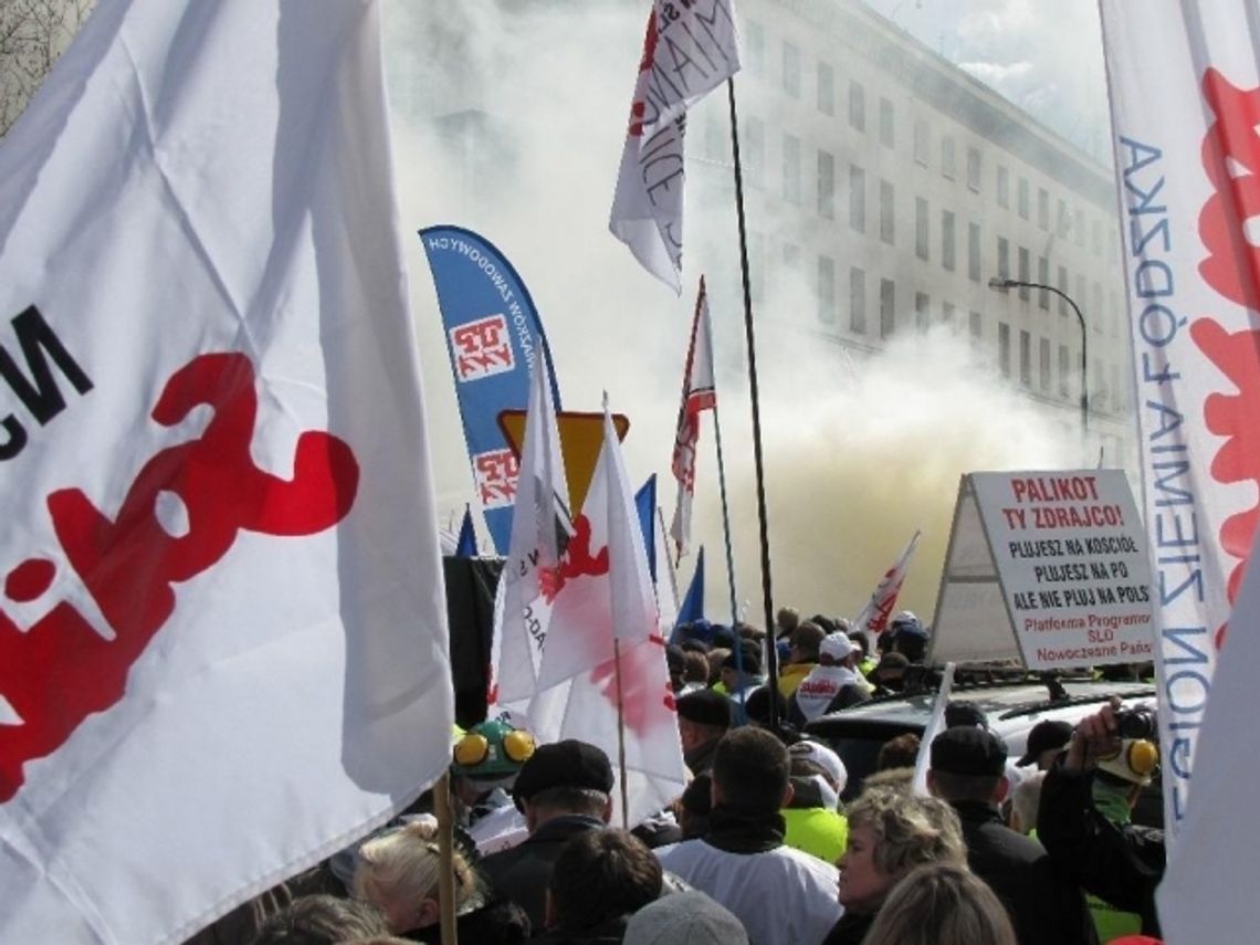 Dwa  miesiące dla rządu Tuska. Duża akcja w obronie pracowników