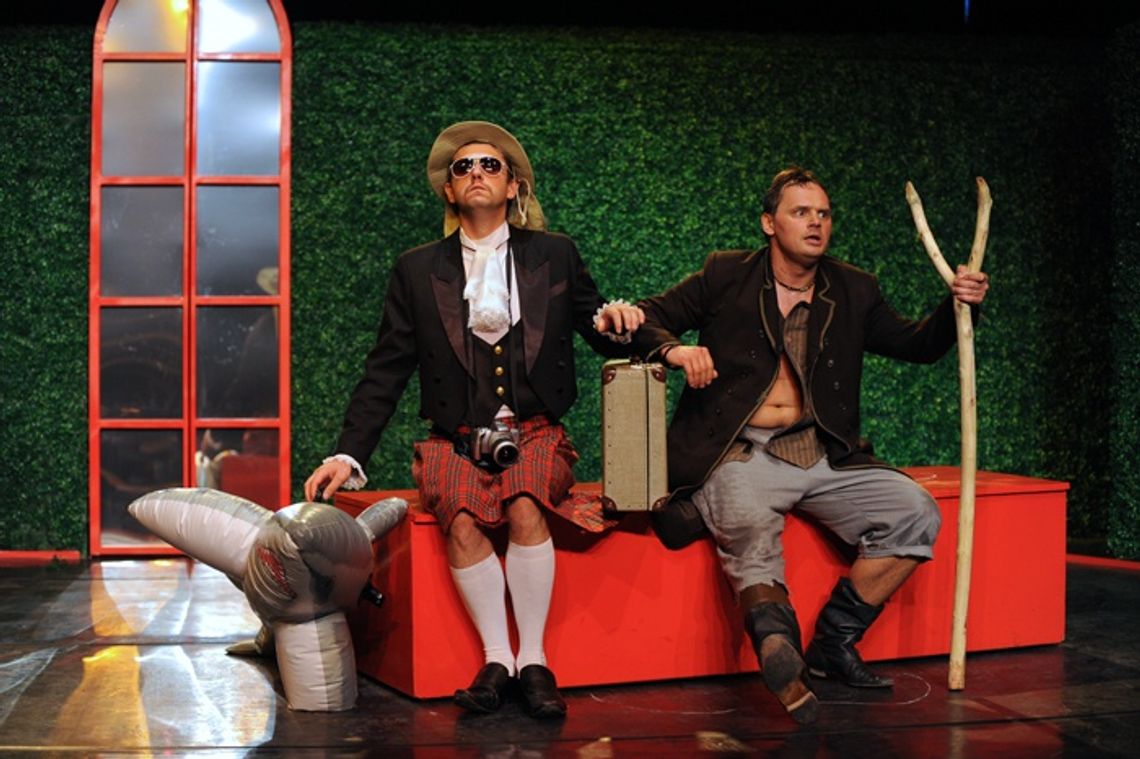 Dwa spektakle. Lampka szampana i noworoczne podarunki