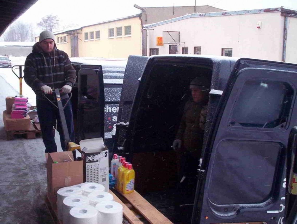 Dwa swetry to za mało. Pracownicy marzną, pracodawca jest bezradny, a przepisy są bezwzględne Dwa swetry to za mało. Pracownicy marzną, pracodawca jest bezradny, a przepisy są bezwzględne