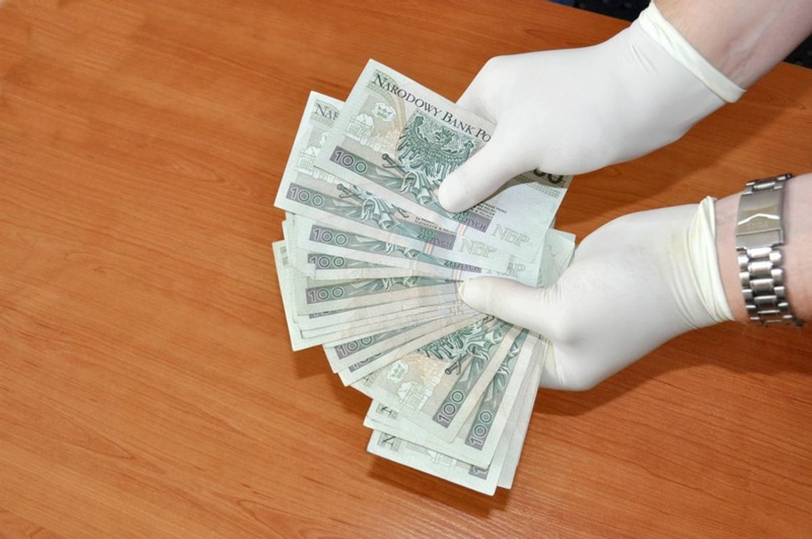 Dwa tysiące - kusząca łapówka dla policjanta Dwa tysiące - kusząca łapówka dla policjanta