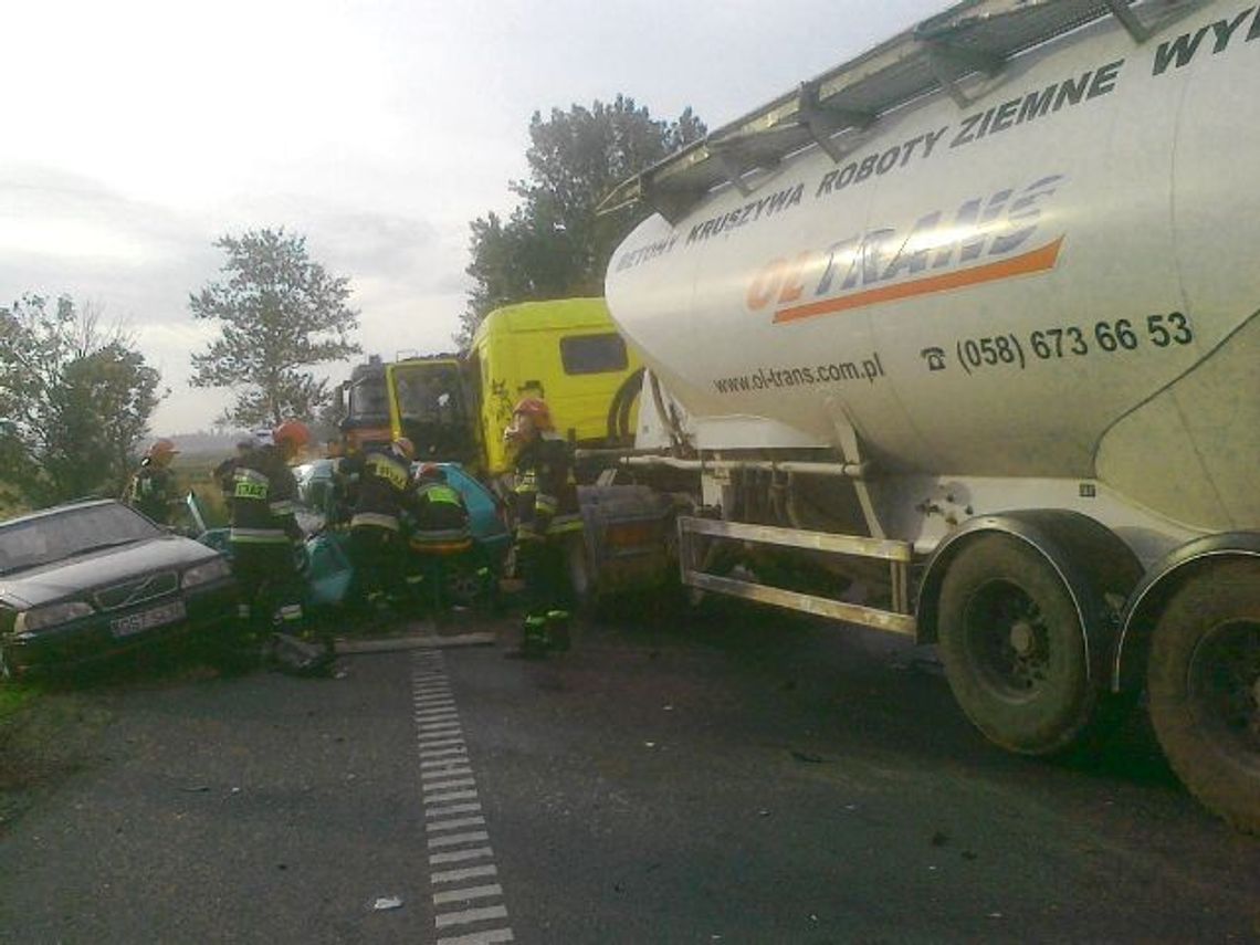 Dwie ofiary śmiertelne w wypadku pod Tczewem. Zginęli - kierowca i pasażer golfa Dwie ofiary śmiertelne w wypadku pod Tczewem. Zginęli - kierowca i pasażer golfa