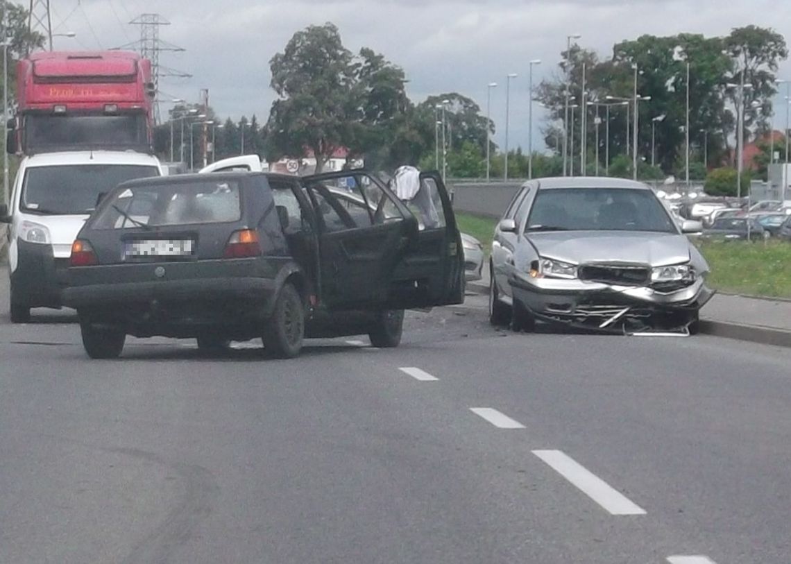 Dwoje dzieci ranne w wypadku na Malinowskiej Dwoje dzieci ranne w wypadku na Malinowskiej